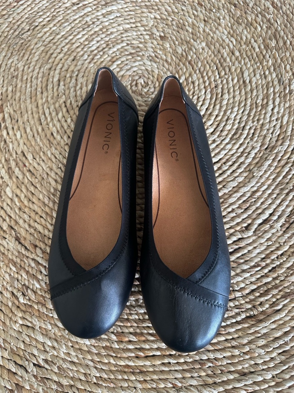 Vionic Black Leather Ballet Flats